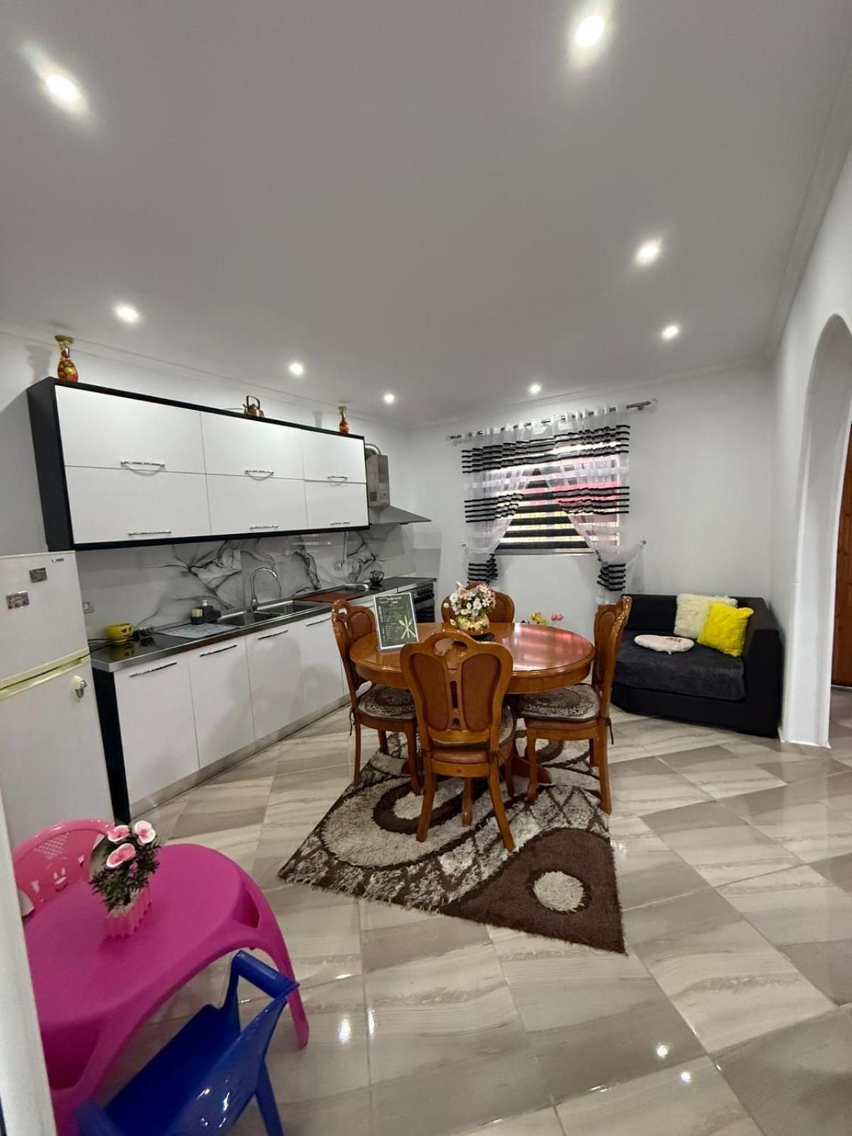 Guesthouse Albi Berat Exterior photo